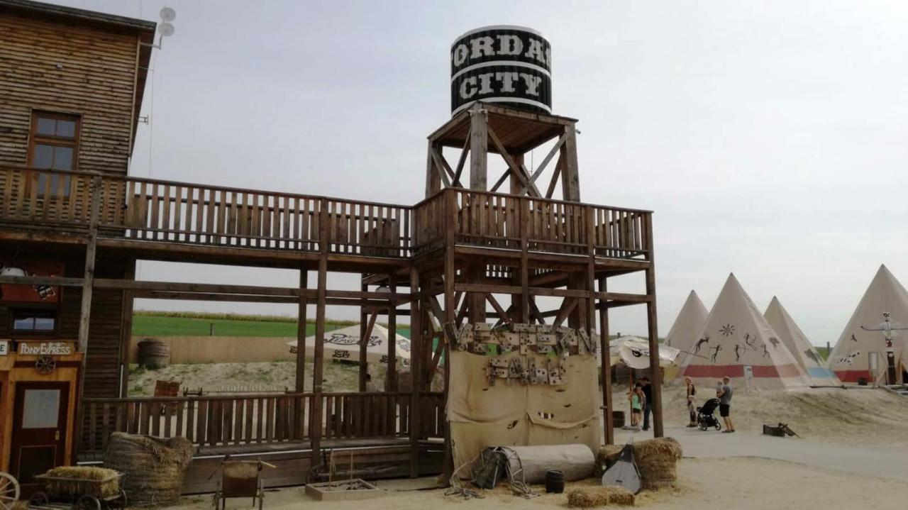Tordas Western House Bed & Breakfast Exterior foto
